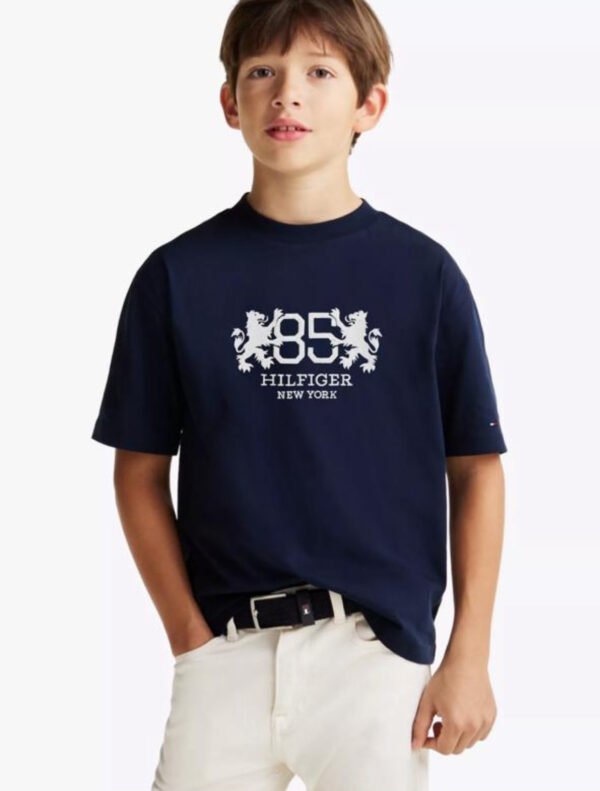 Playera Tommy Hilfiger 85 NY - Azul Marino - Niño - Talla 8-10